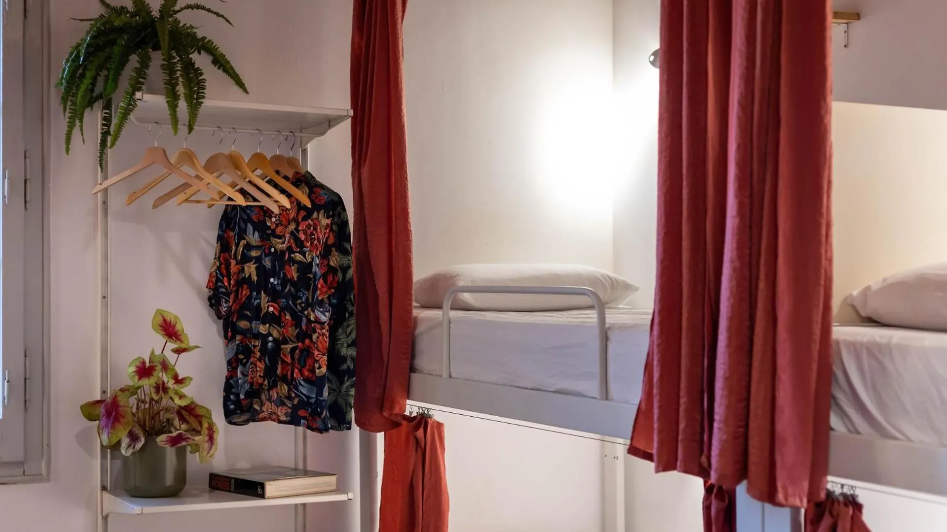 Primavera Hostel Barcelona Spain