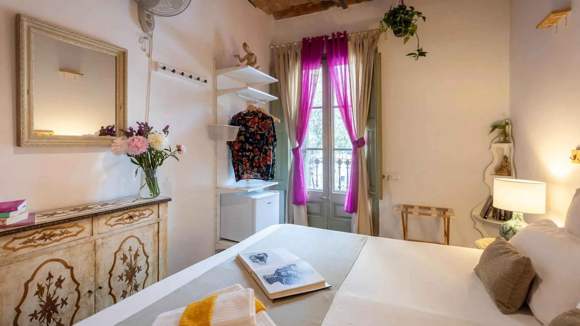 Primavera Hostel Barcelona Spain